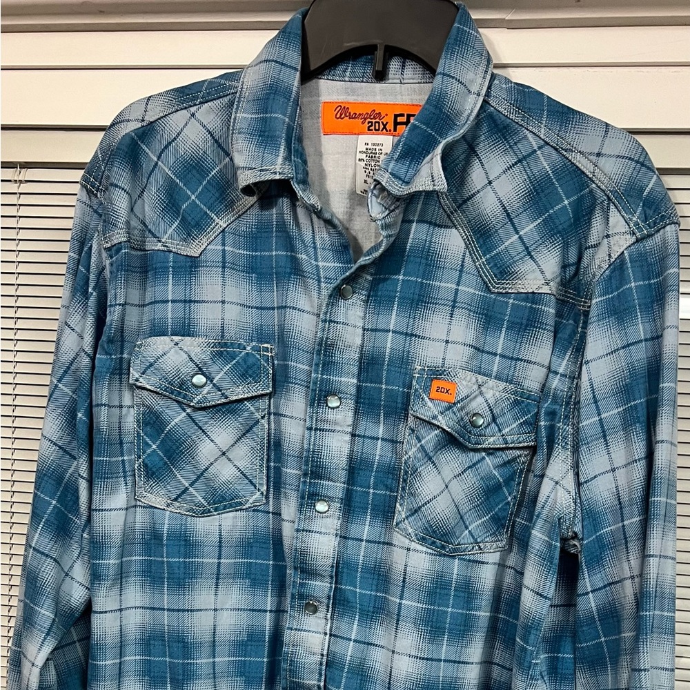 Wrangler FR plaid flannel men’s button up shirt